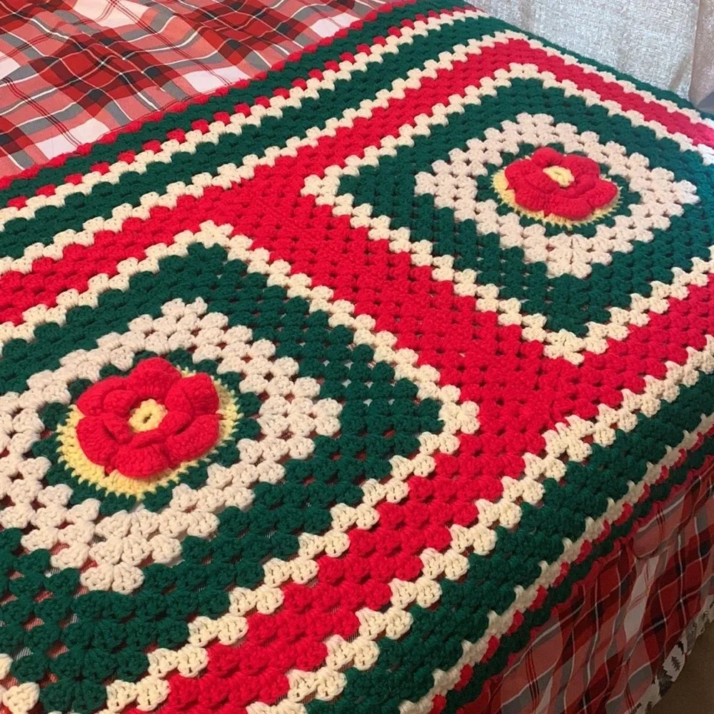 Gorgeous Vintage Granny Square Crocheted Christmas Throw Blanket Sofa Quilt